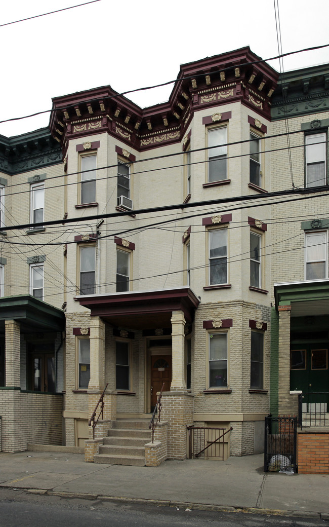 377 Baldwin Ave in Jersey City, NJ - Foto de edificio - Building Photo