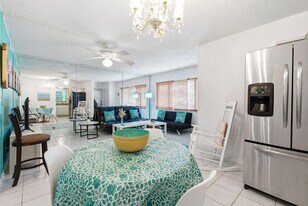 1401 N 12th Ct, Unit 11A in Hollywood, FL - Building Photo