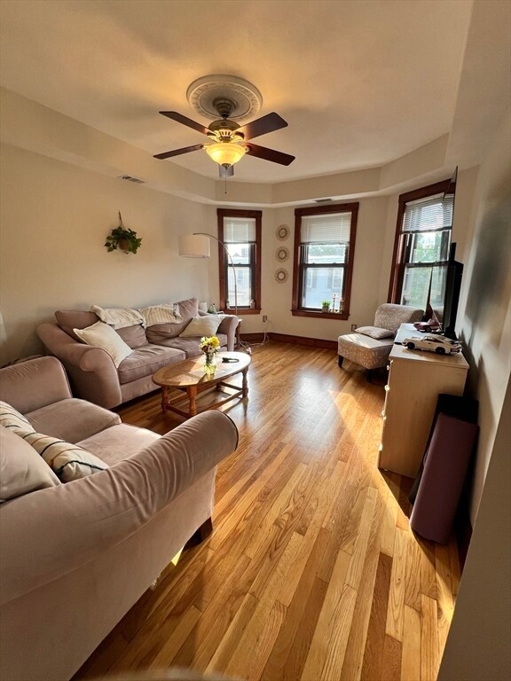 261 E St, Unit 3 in Boston, MA - Building Photo - Building Photo