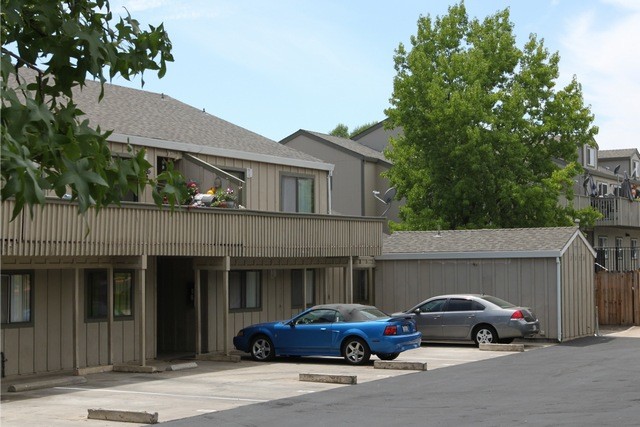 Gold Oaks Apartments in Cameron Park, CA - Building Photo