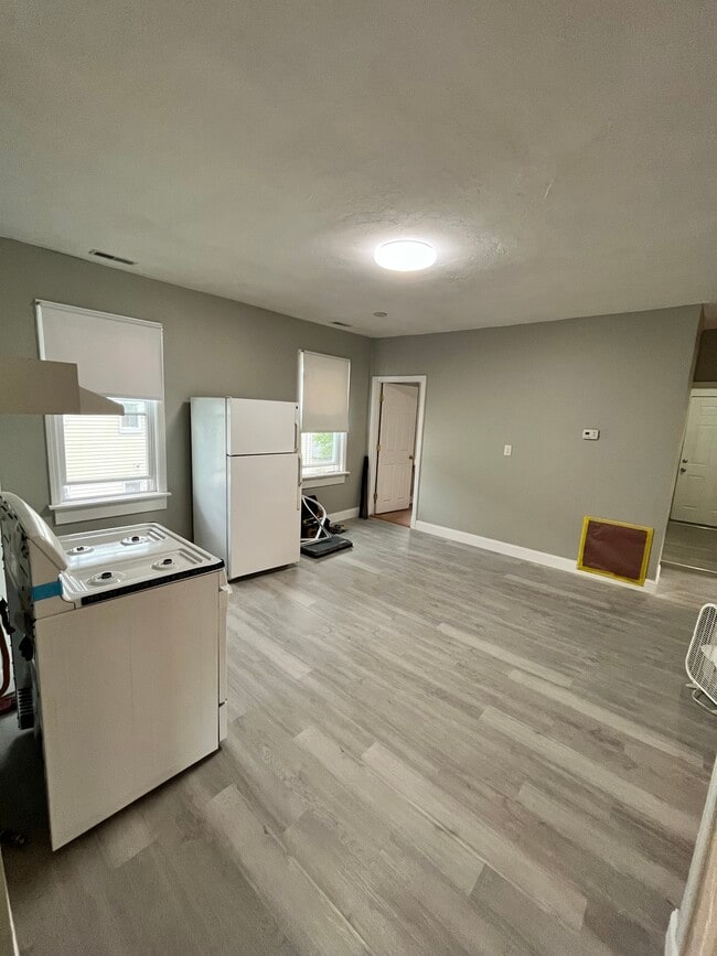 16 Vale St, Unit 3 in Worcester, MA - Building Photo - Building Photo