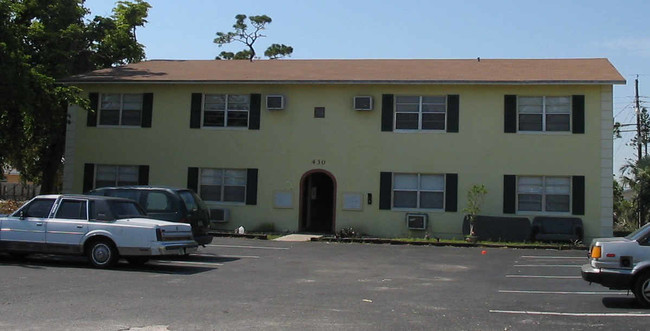 10131 SW 3rd St in Plantation, FL - Foto de edificio - Building Photo