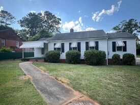 922 Bluebird Rd in Augusta, GA - Building Photo