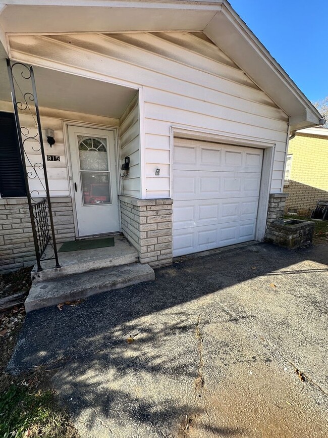 915 N Oak Grove Ave in Springfield, MO - Building Photo - Building Photo
