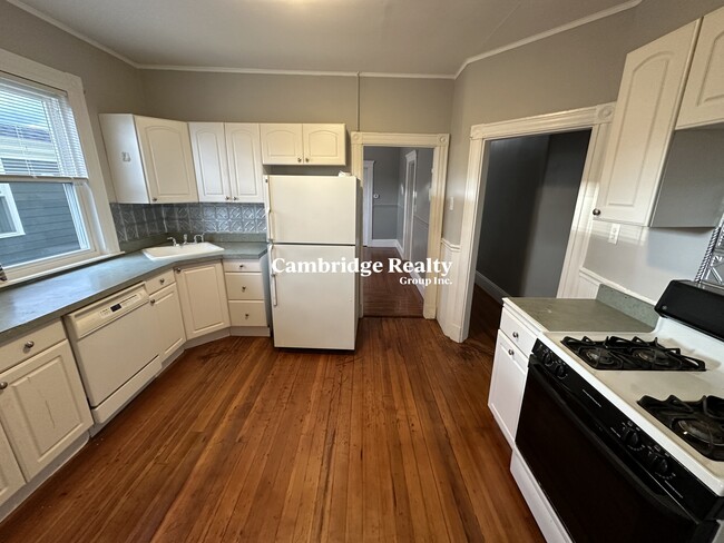 10 Farragut Ave, Unit 3