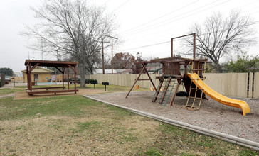 Vista Verde in Mesquite, TX - Foto de edificio - Building Photo