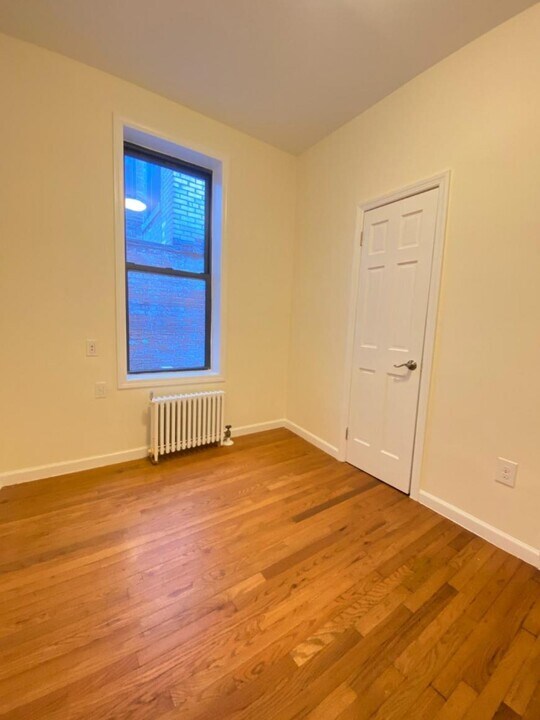 53 W 72nd St in New York, NY - Building Photo