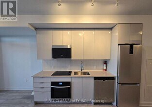 2920 Hwy 7 in Vaughan, ON - Building Photo - Building Photo