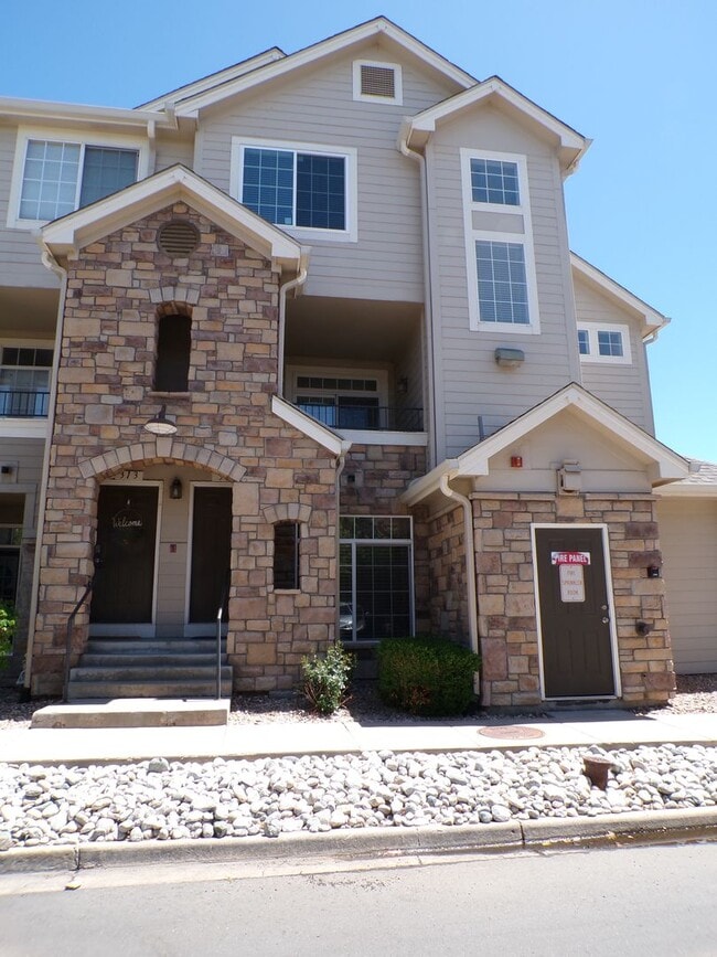property at 1530 S Florence Ct