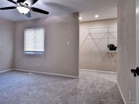 1040 N Green Dr photo'