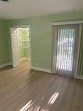 223 Washington Square in Elk Grove Village, IL - Building Photo - Building Photo