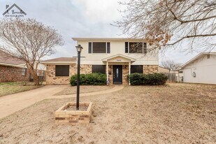 5222 Jamaica Dr in Wichita Falls, TX - Building Photo