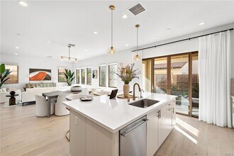 215 Sutters Ml in Irvine, CA - Building Photo - Building Photo