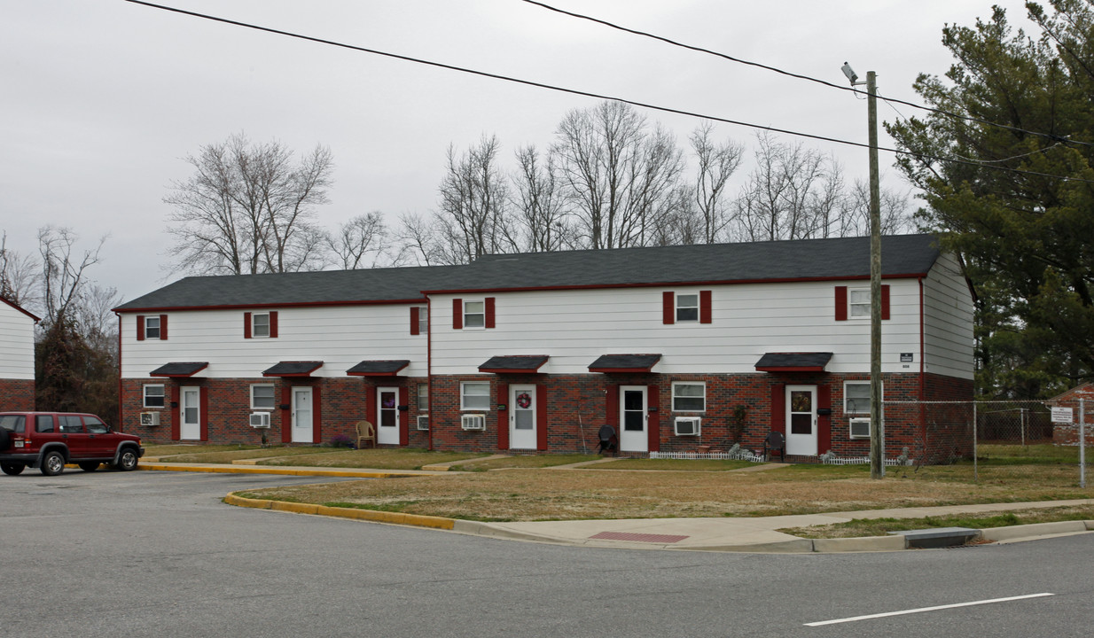 Cavalier Gardens in Portsmouth, VA - Building Photo