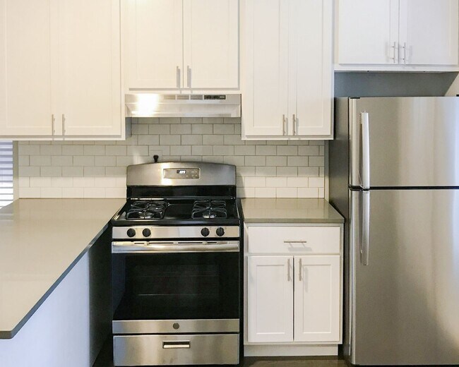 2730 N Wayne Ave, Unit 2730-2 in Chicago, IL - Building Photo - Building Photo