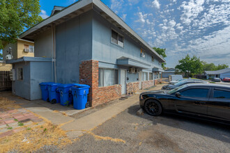 272 Montrose Dr in Folsom, CA - Foto de edificio - Building Photo