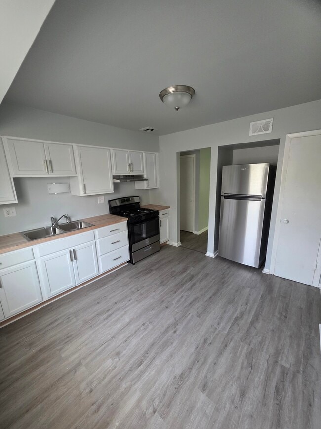 5416 N 53rd St, Unit 5416 N 53rd Street