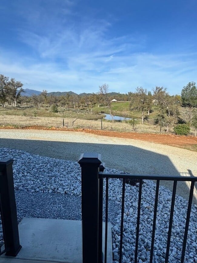 11303 Quartz Hill Rd in Redding, CA - Building Photo - Building Photo