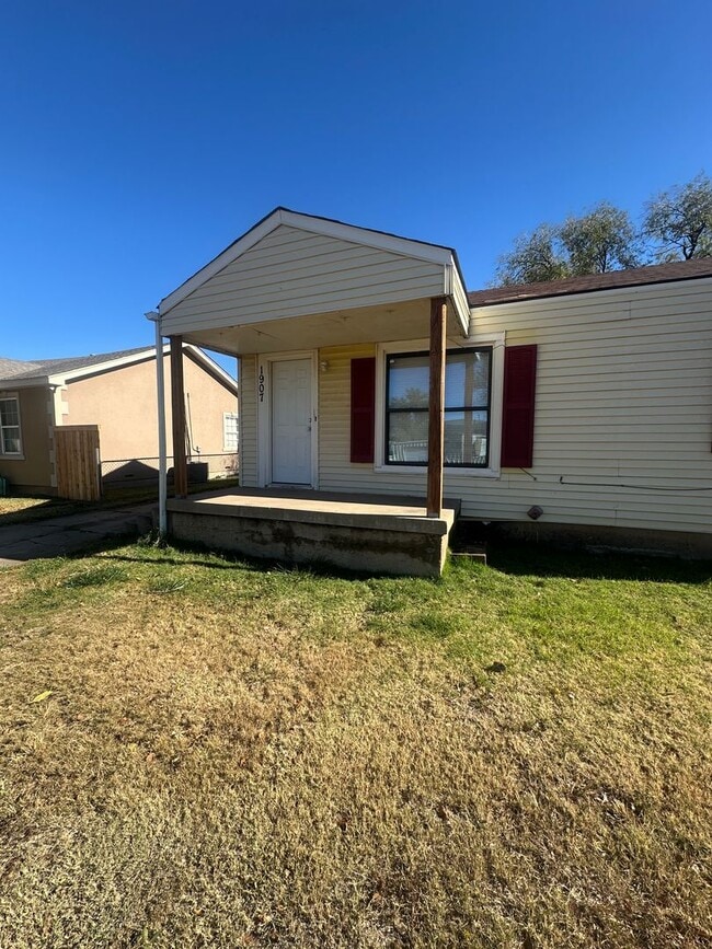 property at 1907 S Seminole St