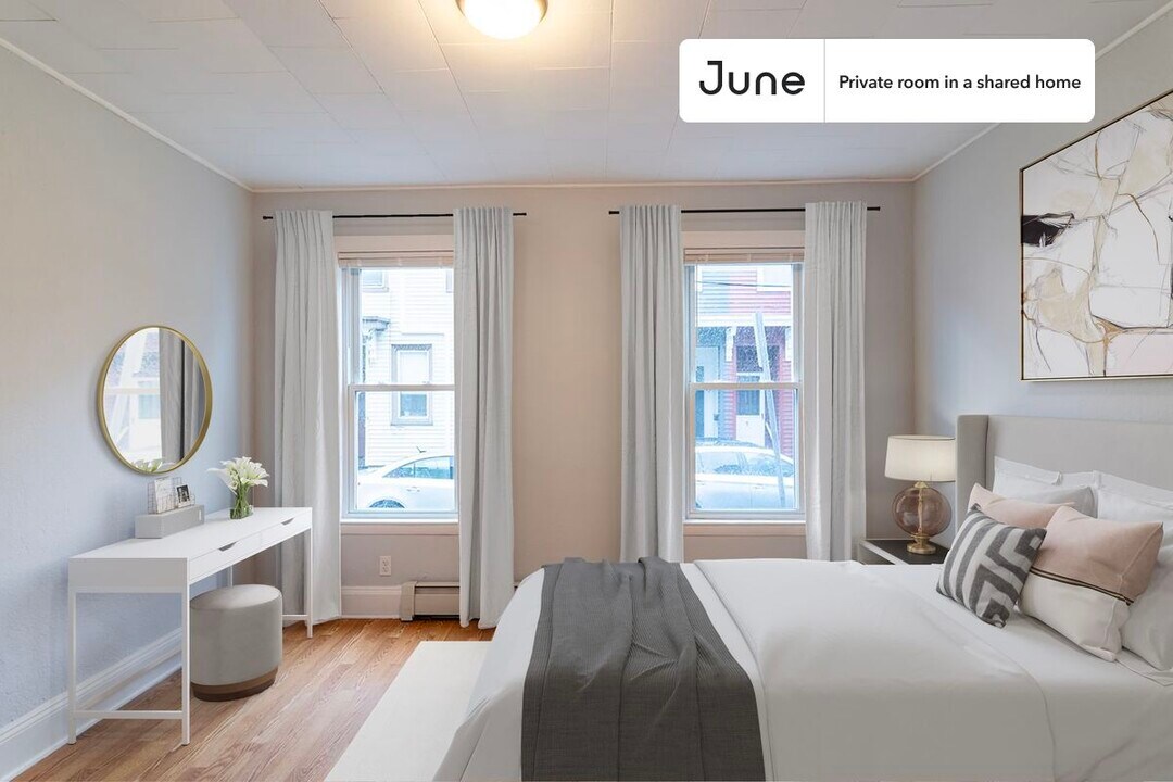 Private bedroom in 3 bed/1 bath Home in Cambridge, MA - Building Photo
