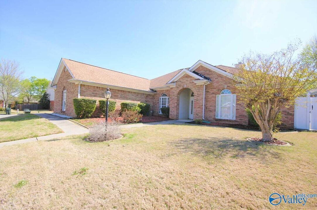 209 Bridgeway Cir in Madison, AL - Building Photo