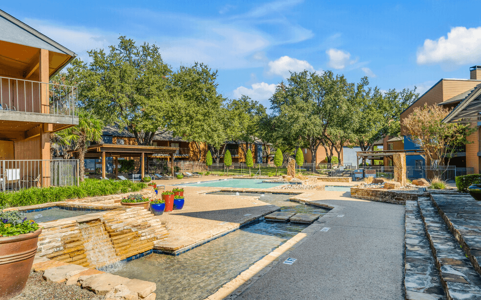 Century Park in Dallas, TX - Building Photo
