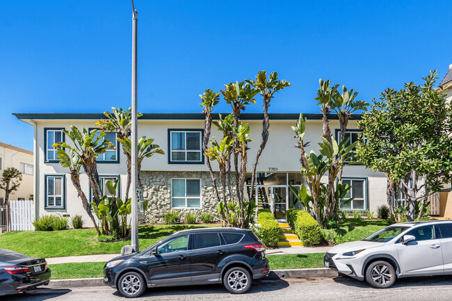 7701 W Manchester Ave in Playa Del Rey, CA - Building Photo - Building Photo