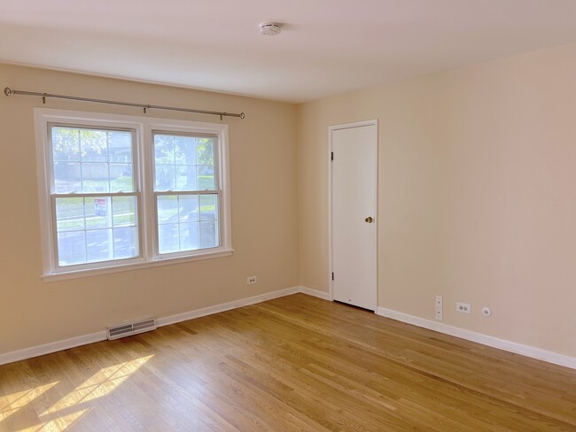 2720 Kincaid Dr in Woodridge, IL - Building Photo - Building Photo