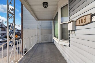 104 McAdoo Ave in Jersey City, NJ - Building Photo - Building Photo