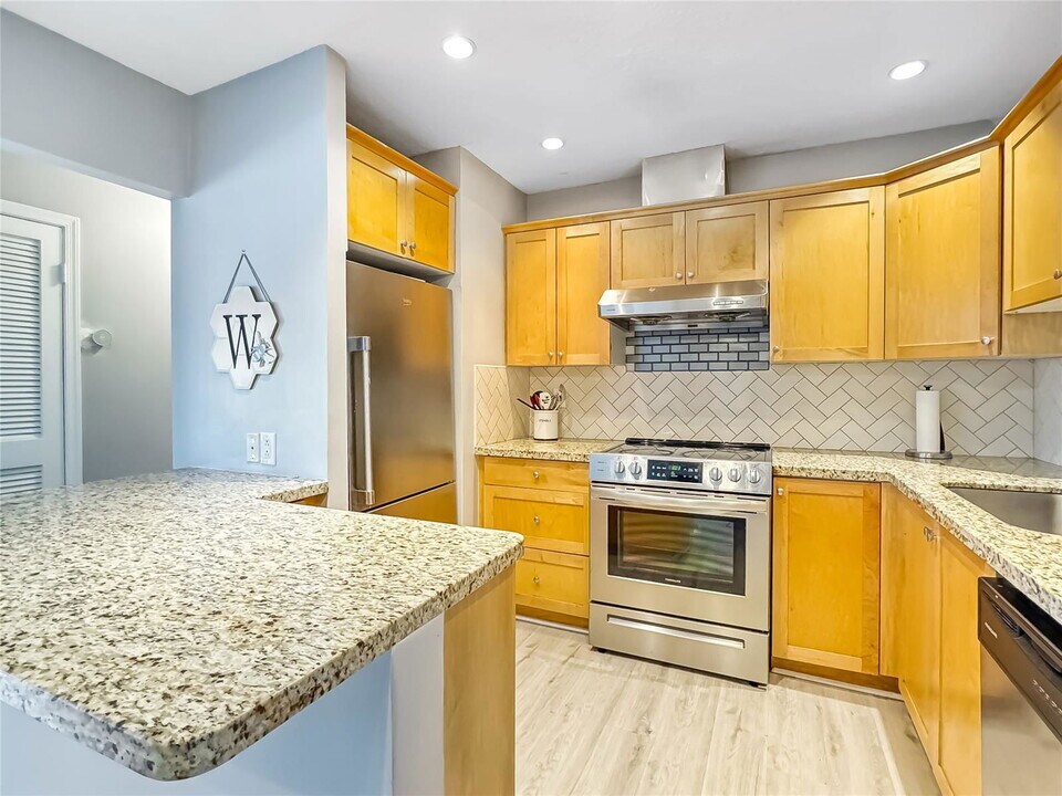 162 Cypress Club Dr in Pompano Beach, FL - Building Photo