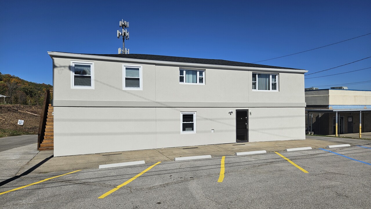 5308 Big Tyler Rd, Unit 2 in Charleston, WV - Foto de edificio