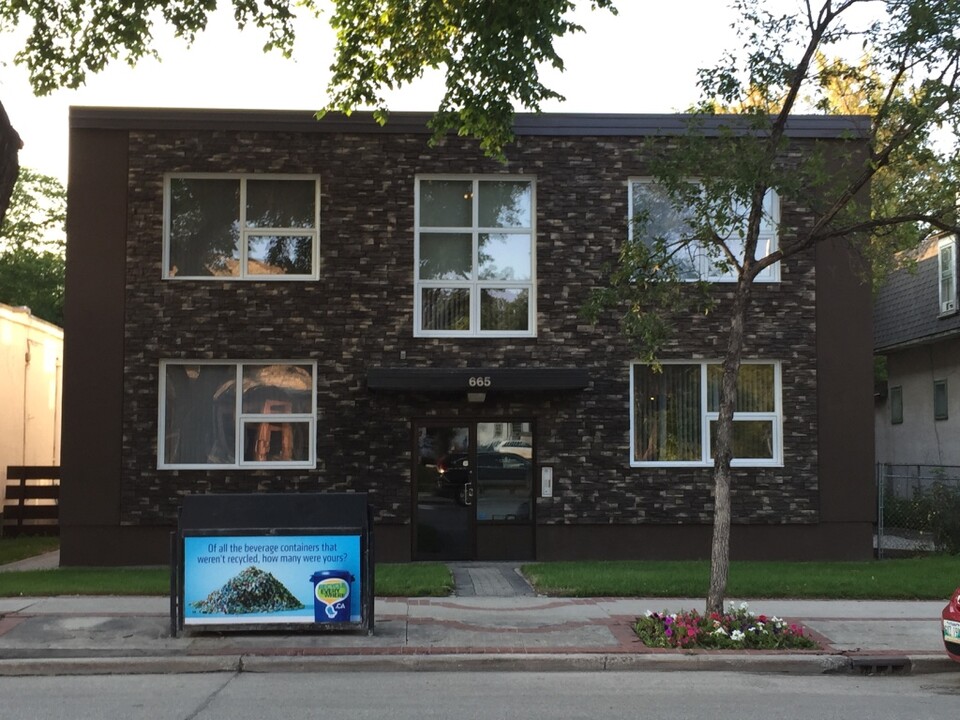 665 Corydon Av in Winnipeg, MB - Building Photo