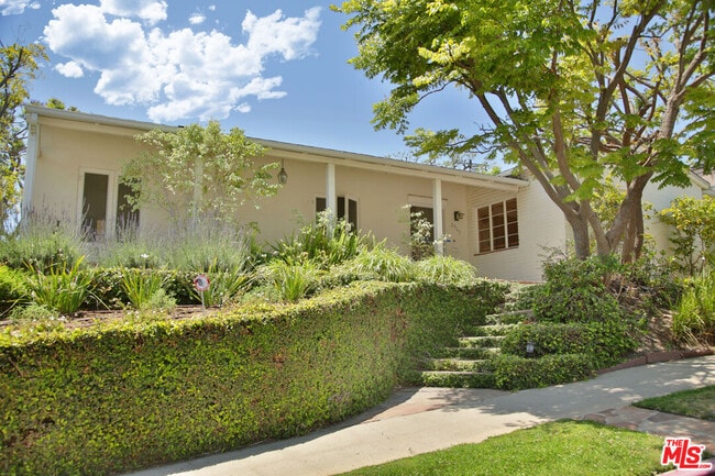 2963 Queensbury Dr in Los Angeles, CA - Foto de edificio - Building Photo