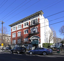 Overtorn Apartments in Portland, OR - Building Photo