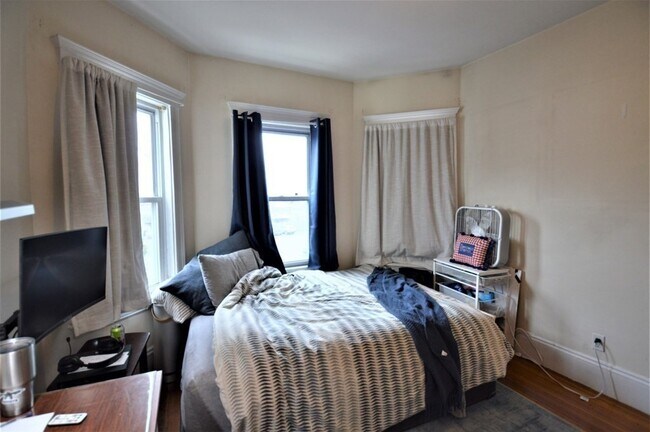 67 Washburn Ave in Cambridge, MA - Foto de edificio - Building Photo
