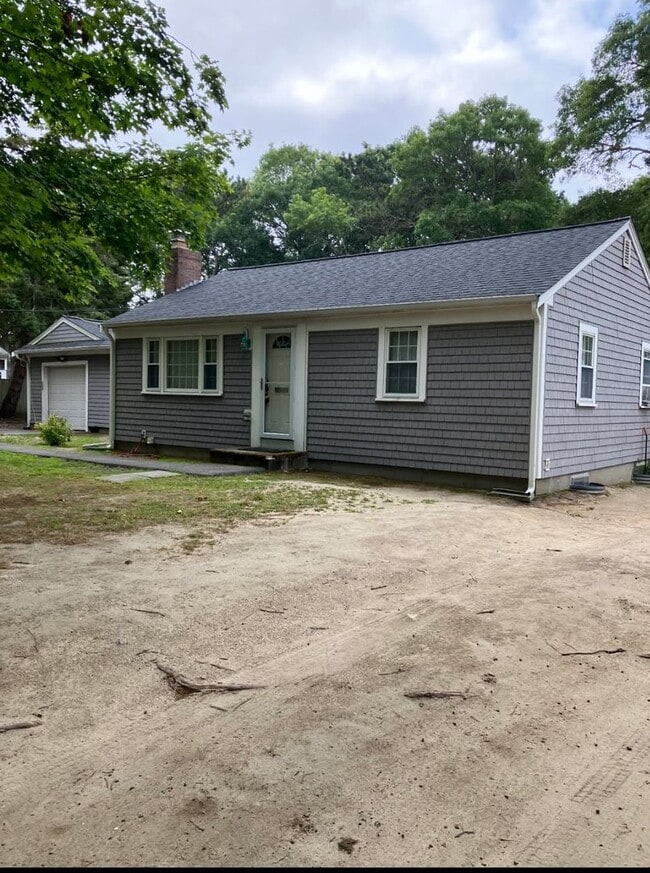 property at 33 Mynelle Dr