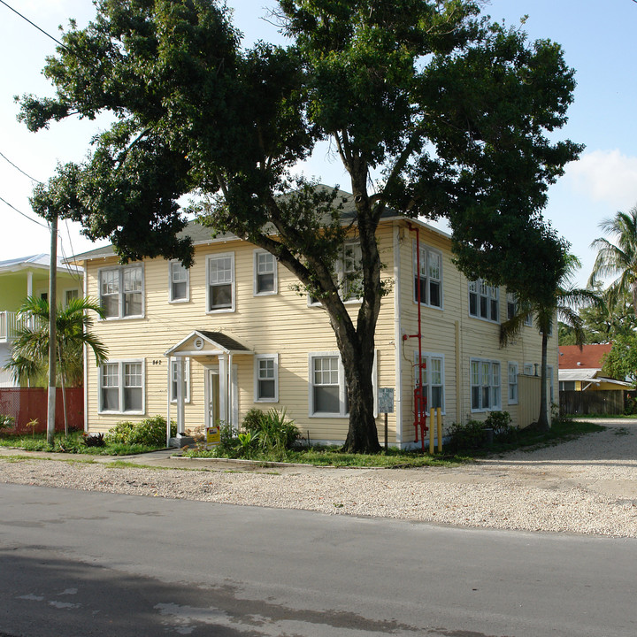 842 Himmarshee St in Fort Lauderdale, FL - Building Photo