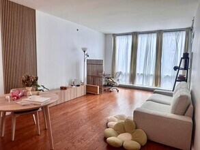 20 Newport Pkwy in Jersey City, NJ - Building Photo - Building Photo