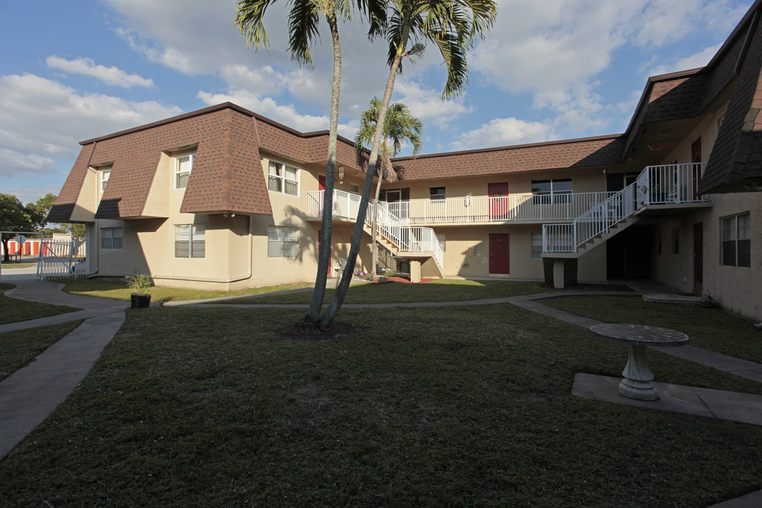 Emerald Isles in Fort Lauderdale, FL - Foto de edificio