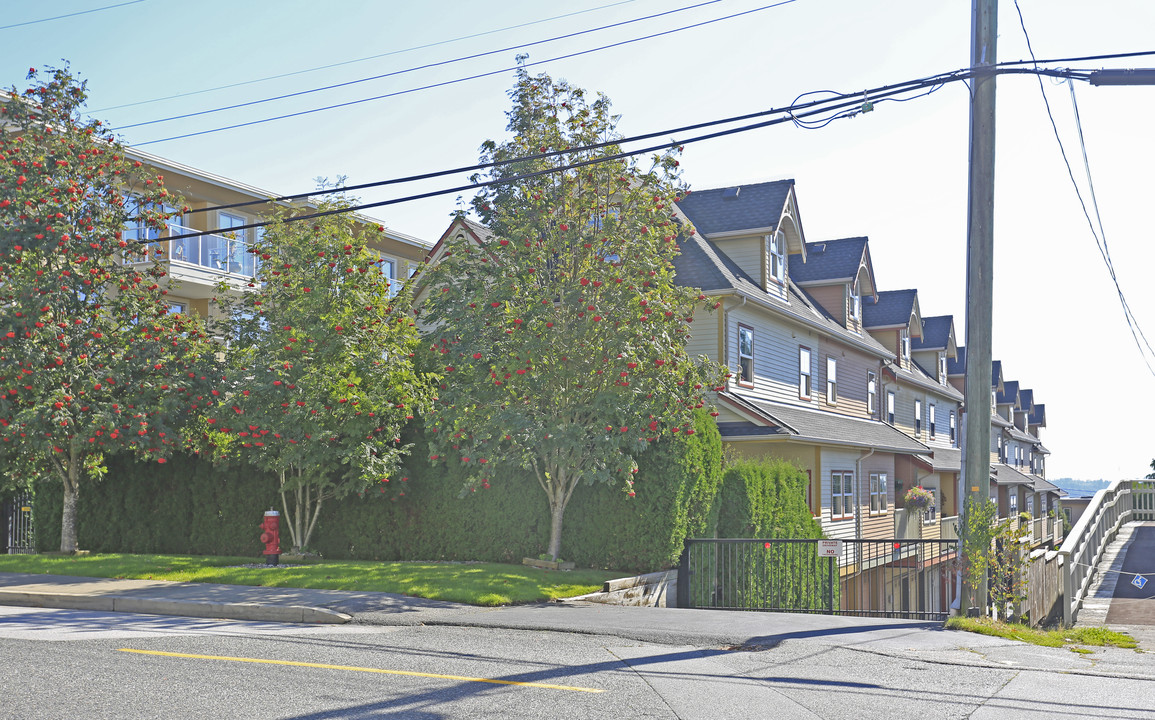 Maxwell Green in White Rock, BC - Building Photo