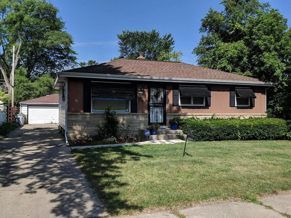 5371 N 61st St in Milwaukee, WI - Building Photo