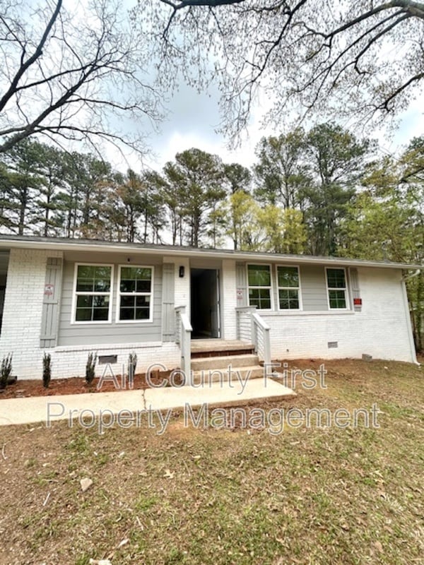 property at 2386 Cresta Dr