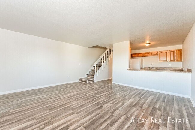 3210 W Longfellow Pl