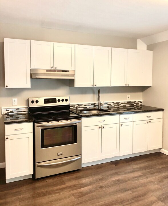 47 Pearl St, Unit 1 in Holbrook, NY - Building Photo