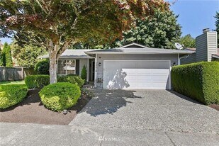 13418 NE 136th Pl in Kirkland, WA - Building Photo