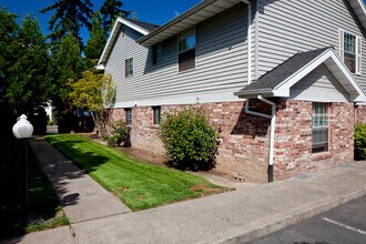 Fir Grove in Beaverton, OR - Foto de edificio - Building Photo