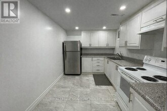 38 Meandering Trail in Toronto, ON - Building Photo - Building Photo