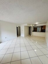 1331 W 51st Pl, Unit 1331 in Hialeah, FL - Foto de edificio - Building Photo