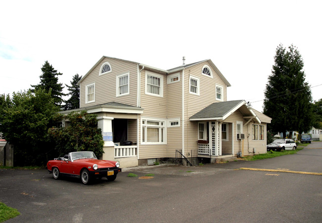 Oak Leaf Mobile Home Park in Portland, OR - Building Photo - Building Photo