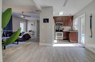 320 SW 11th Ct in Fort Lauderdale, FL - Building Photo - Building Photo
